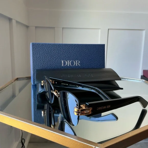 Dior Men's Black Sunglasses with Gold Hardware - Picture 10 of 10